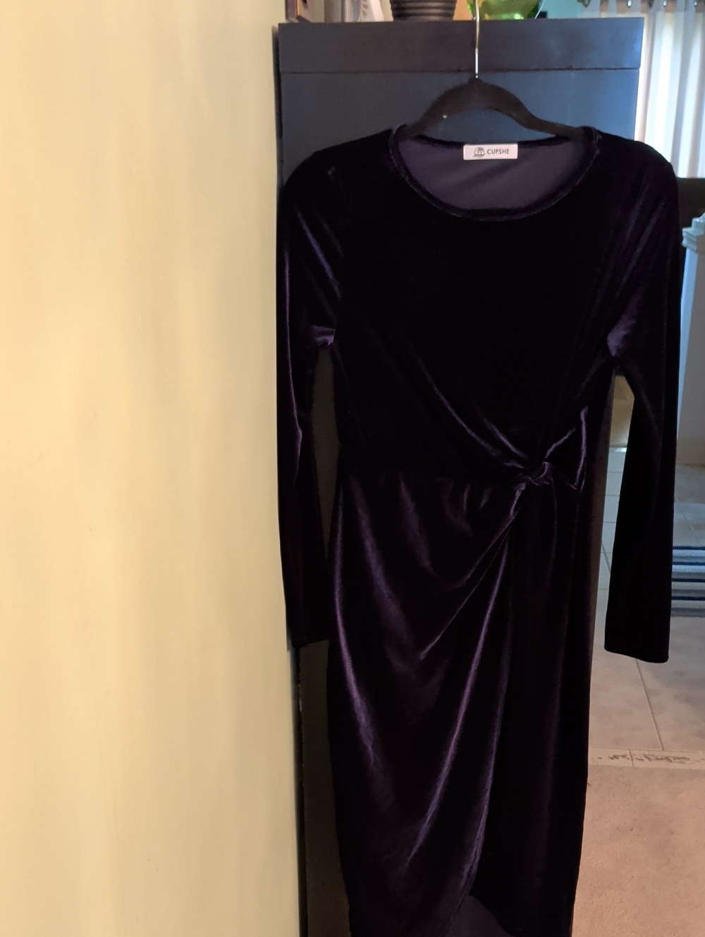 Cupshe Velvet Long-Sleeve Twist-Front Dress in Deep Purple